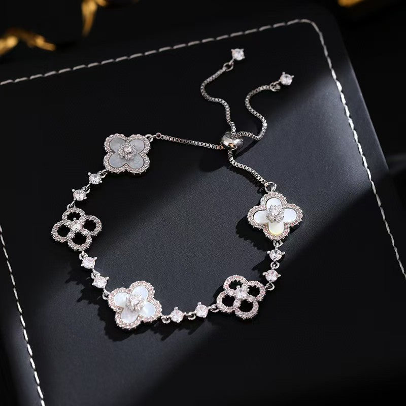 Adjustable Gold-Plated Shell Clover Bracelet